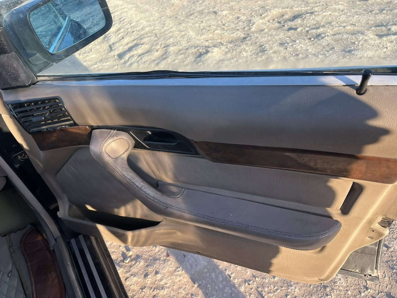 السلام عليكم
BMW 525   موديل 1991 اصل بليته 
بيه مكينه 20 مسكر فانوس 
رقم بغداد جديد 
بدون حادث 
جاهزه 
مكان بابل  شارع كورنيش 
الرقم *********** 
السعر 55 وبيه مجال
