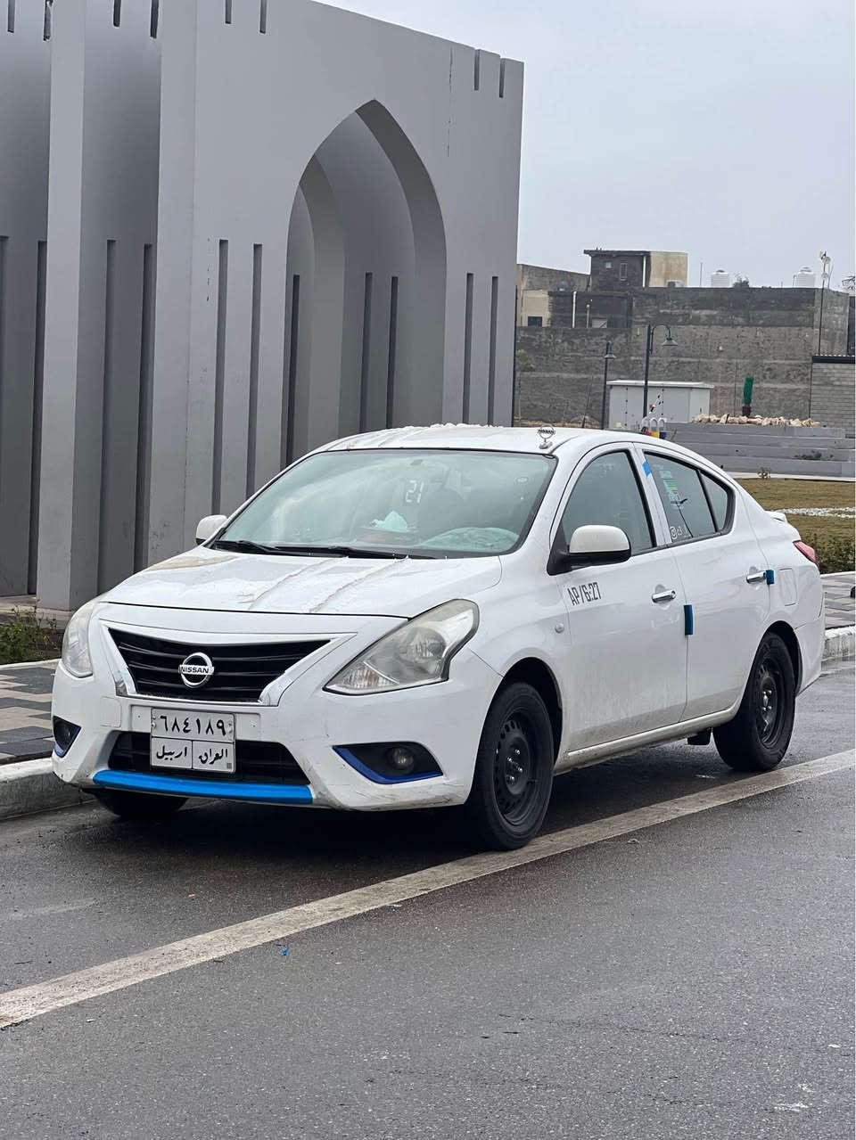 سلام عليكم 
نيسان صني مديل 2021 
بيه ضربه بين بابين ع جهت عبري وبيه بلجاملغ الوره سايق بس 
كير مكينه كفاله 
تبريد تدفىه شغاله
كهربائيات شغاله 
لايت زنون 
سياره حلوه ونضيفه 
سنويتها تنتهي بشهر 10 رقم اربيل 
وكاله بسمي 
سعر ب90 وبيه مجال حك الجيه
رقم  اتصال *********** Singapore
