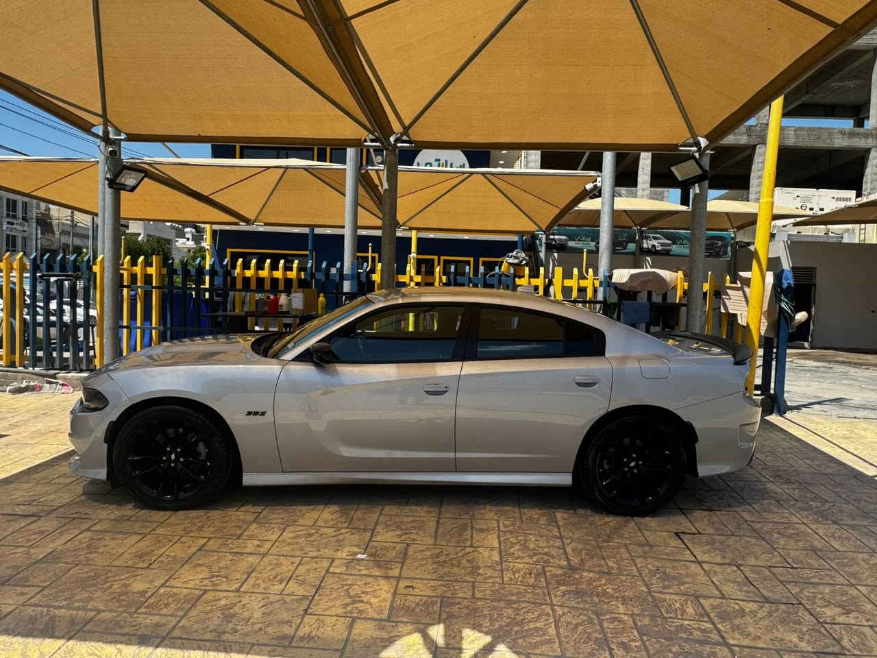 دوج جارجر موديل 2022 وارد بدون ايرباك بدون دواخل جاملغ امامي فقط 
٨ سلندر 5700 
شاشه جبيره 
كامره خلفيه 
سوبر تراك باك 
شفتات ستيرن 
كشن كهرباء 
سستم صوت الباين 
السياره عليه تفريغ واكزوز وبرمجه
ماشيه ٣٦ ميل
مكانه بغداد 
السعر 24,500$ وبيها مجال بسيط للشراي 

***********
صور الحادث مرفقه

