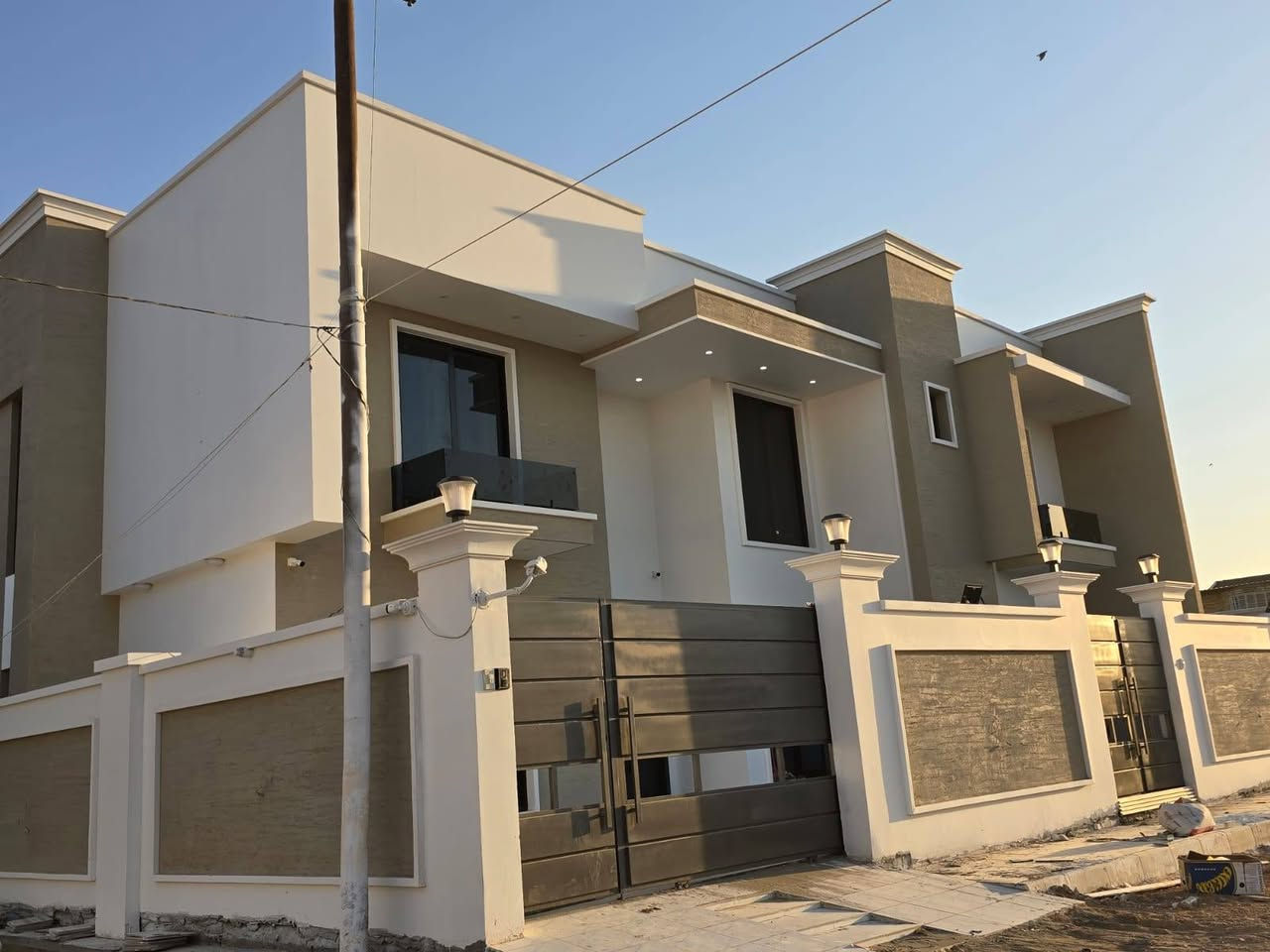 ابو جعفر للواجهات والديكورات-  تقطيع.   -طلس-  تطعيم  -كوبلنات. -سحب فوم خارجي. -  بناء. وترميم واصباغ اكريلك سليكوني  من #لوجيـــــا_ Loggia Iraq - لوجيا العراق 🇮🇹🇮🇹🇮🇹
ذو تقنيه متطوره  في حماية البناء والعماره 
مع ضمان 15 سنه  لوجيــا اصباغ ايطالية المنشأ🇮🇹
عملنا بكل #محافظات_العراق
اتفظل اتصل او راسل الصفحه
*********** مكتب 
*********** اتصال 
*********** اتصال
*********** واتساب
