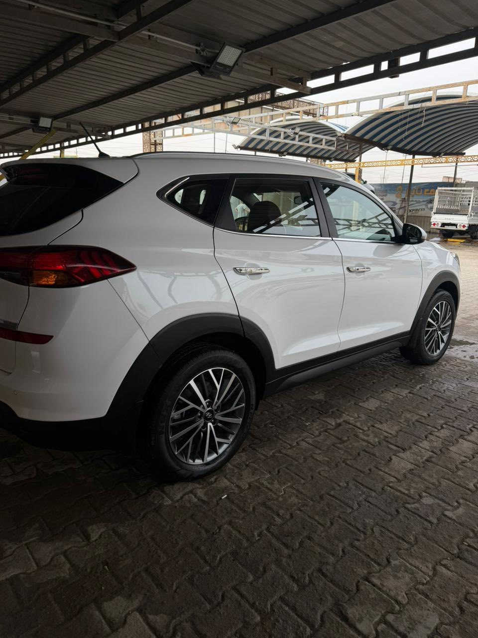 مكلف بل نشر سلام عليكم توسان موديل 2020 خليجي كفاله عامه رقم بغداد باسمي ماشيه 70 الف خمس عدسات شركه الكاصد السعر 203 وبيه مجال شراي يتصل. مكلف بل نشر لتراسلني 
***********
