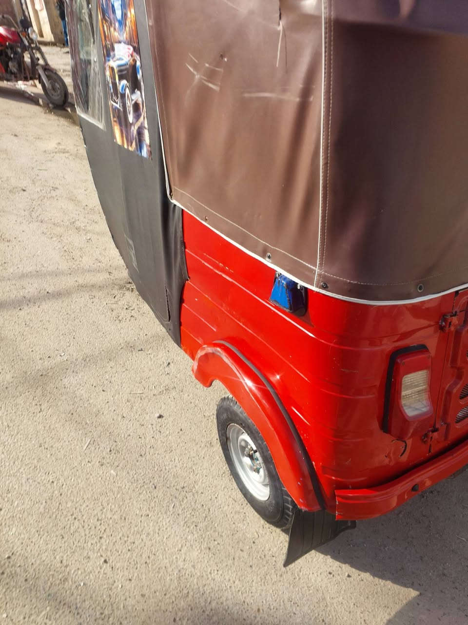 سلام عليكم تكتك 18 شهر 11 مابيه صبغ تكتك خير من الله رقم وسنويه بغداد حي اور السعر 5200 وبيها مجال رقم ***********
