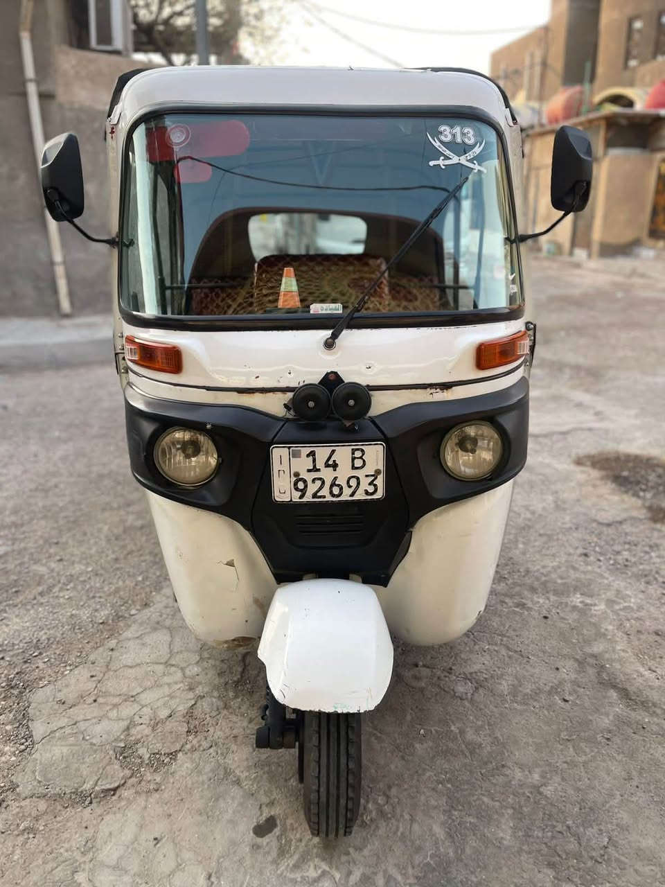 باجات للبيع مديل ٢٢ بسمي تحويل ثاني يوم رقم انكليزي محرك كفاله مبدل فقط ولفات والبدي شوفه العين تكتك حلوه نضيفه ماناقصها شي كبل للشارع مسجل لايت زنون عالي ناصي كهربائيه كلها شغاله سعرها 6300 وبيها مجال أطيحلك فلوس مال خياس مال الدوسة وانا خادم  مكان  البصره ***********￼
