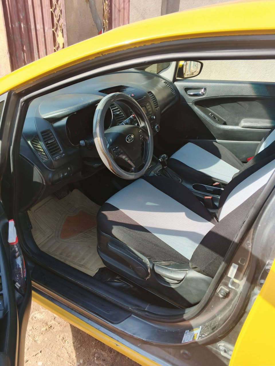 سلام عليكم .. اخوان مكلف بلنشر
كيه فورتي موديل ٢٠١٥ أمريكيه السياره جديده ونضيفه وجاهزه مكينه ٢٠٠٠ جي دي اي كير حداديه وتخم تاير وتبريد رقم بغداد دولي ..حادثها فقط الأمريكي بلعراق بدون حادث.. جاملغ خلفي وعابر علحوض شبر فقط 
سعرها ٩٥ وبيها مجال قليل.. للتواصل *********** مكاني كربلاء
