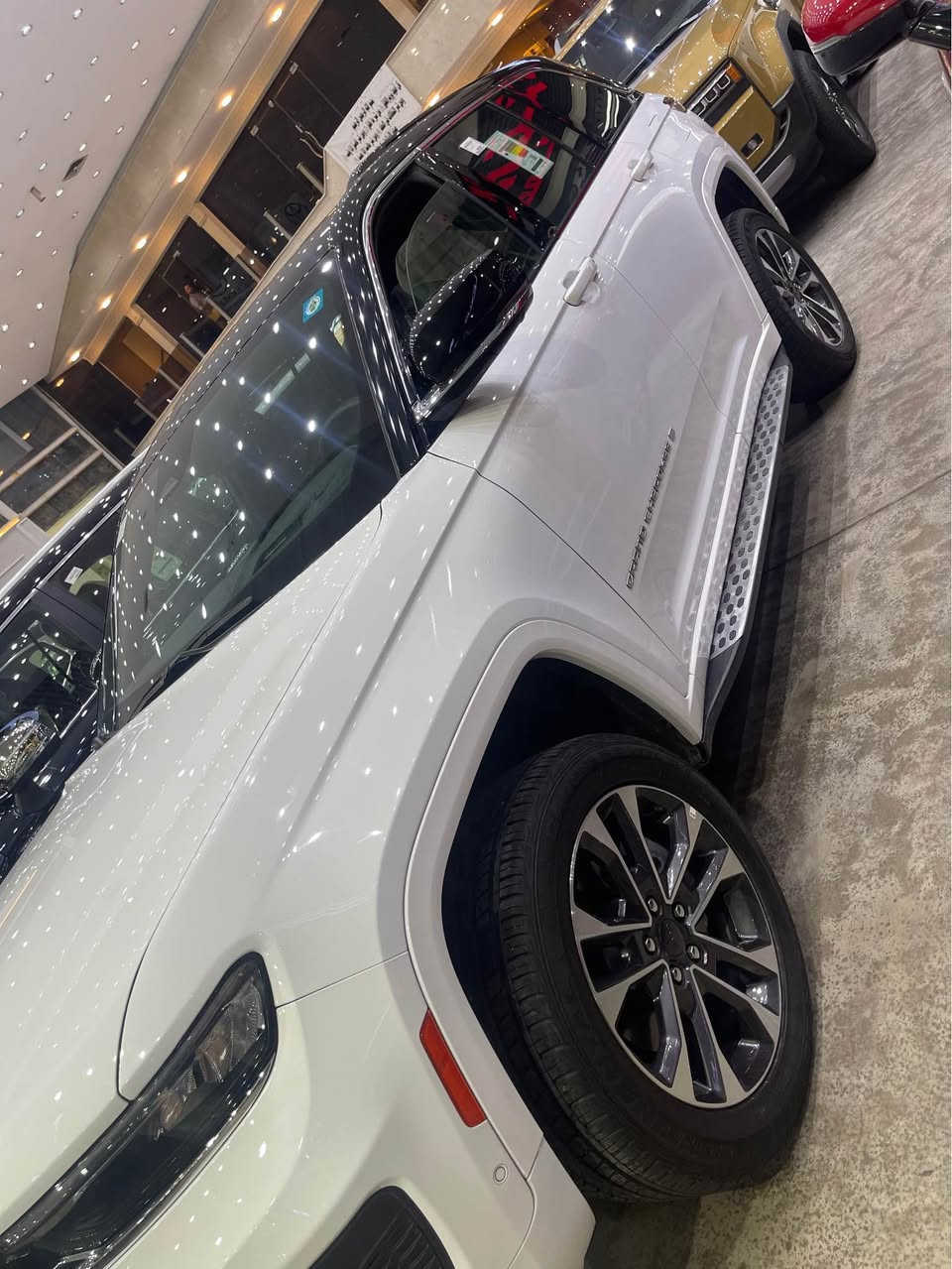 السلام عليكم 
جيب أوفر لاند 2024  خليجي مكفوله من ضربه وصبغ 
ضمان لمدة ثلاث سنوات أو 60,000 كم
حجم المحرك V6 3.6L 
مااشيه 5000اخت زيرو
رقم بغداد  بسمي
داتا شوو
مفتاح التشغيل بصمة 
تشغيل عن بعد 
بانوراما
فتح الصندوق كهرباء 
 دفع رباعي 4WD
اريل نفكيتر 
رادار 
مانع تصادم
 تحديد المسار
نظام الرؤية الليلية
مستشعر نوم السائق مع نظام توقف آلي
أوتو بريك
حساسات أمامية
حساسات خلفية 
لايت زينون + LED 
كشافات 
بك لايت LED 
/ جكات 
ويل كب 20
4 دسك
حساسات ضغط الاطارات 
اشارة في المرايا الجانبية 
المرايا قابلة للطي كهرباء 
النقطة العمياء
كير ماوس 
هاند بريك كهرباء 
دشبول شاشة ديجيتال 
شاشة Apple Car play 
كاميرا دوارة 
4 كاميرات
ناره الداخلية LED 
مقود جلد حياكة  
شفتات مقود 
مثبت السرعة Cruise 
المودات والاوامر الصوتية 
شاحن هاتف Wireless 
مخرج منفذ الطاقة 
فحص نظام السيارة 
تتسع المقصورة ل 5 ركاب
المقاعد جلد 
المقاعد الامامية كهرباء 
تدفئة وتبريد المقاعد الأمامية  
ذاكرة وضعيات الجلوس للمقاعد الأمامية
مساج الكراسي الامامية
مثبت مقعد الأطفال ISOFIX 
تبريد شاشة مناخين منفصلين 
قطعتين تبريد 
نظام مانع الانزلاق  
حاملات الأكواب 
تطعيم الدواخل ألمنيوم 
وبعد بيها مواصفات  
العنوان/  بغداد 
☎️*********** بغداد, العراق
