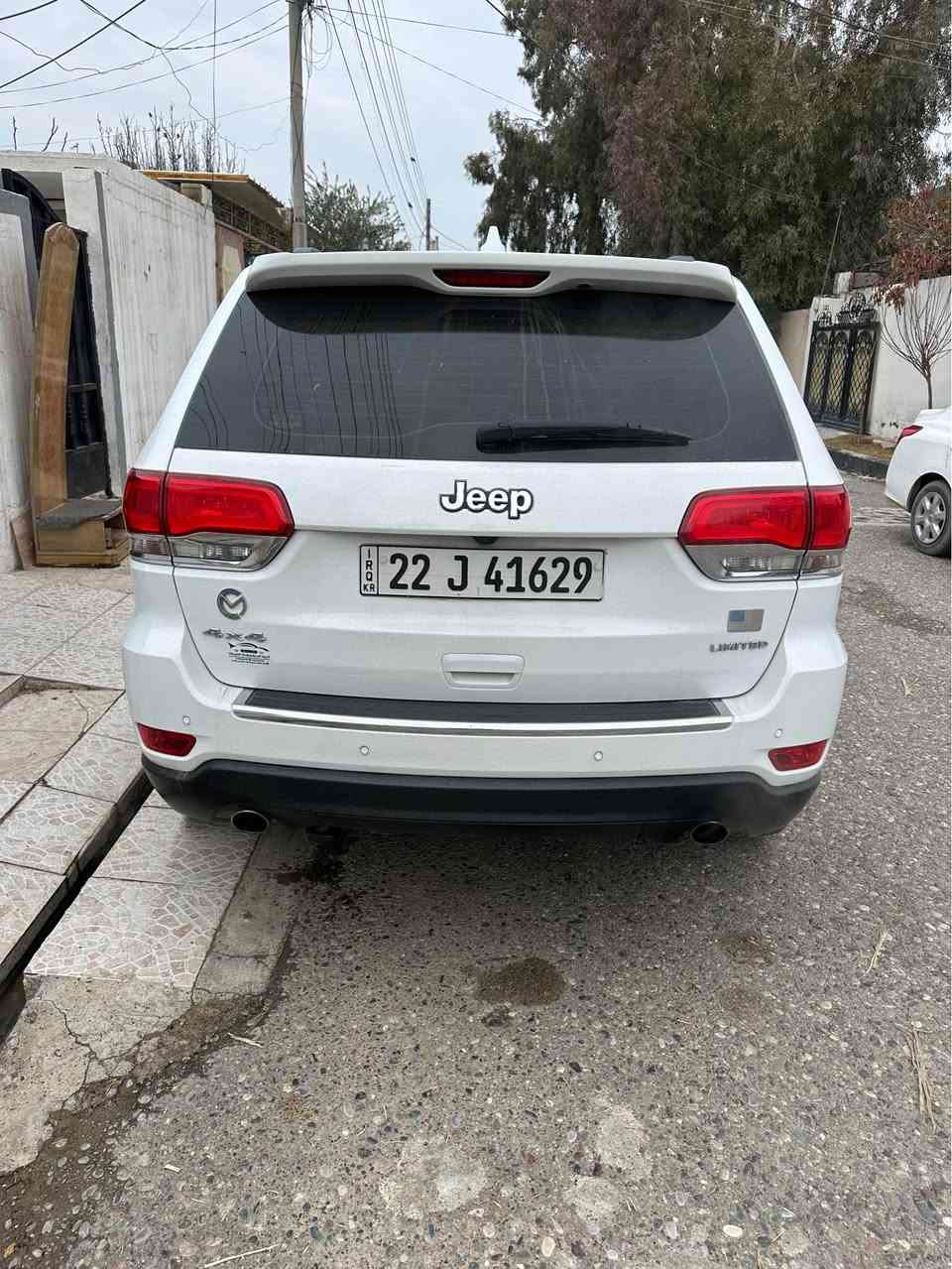 جيب لاريدو موديل ٢٠١٧ليميدت خه ليجي سفري ئيره يه بسته ك جاملغي سبوغه بي ناوگرتن هه م گياني له شه رت ٨٢مايل روشتوه  سعري ٢٦٢وه ره قه معامه لت يه كه م له هه وليرم *********** أربيل, العراق
