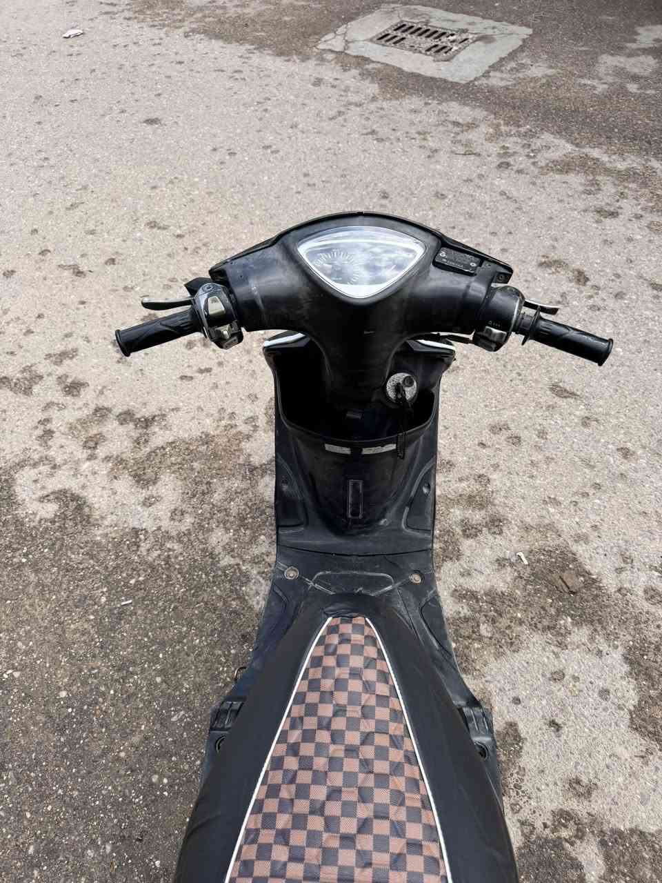 اسلام عليكم   
ماكس عدله  بلاديه  الدراجه  سلف كابريته   بلاديه كلشي شغال بيها سلف هندر    اشاير  اصطاب ورا   عداد  لونين  الدراجه خرسه  فوك ما تتصور  الدراجه  ما بيها شي ما بي نفس الختم لايت امامي صطاب  اشير كفراتها سوادتها كلها نفس الختم  متل المكينه  ما مبينه مفتوحه ودا تجي تشوفها ملحه  وما مبينه بوشتها بلاديه   بس هيه مفتوحه ولفات بس  ولفات فقطط اكفلك الميكنه  من غير الولفات  متكد ميه بل ميه  مكاني بصره كرمت  علي  جسر الحشد  سعرها 700 وبيها مجال  رقمي ***********
