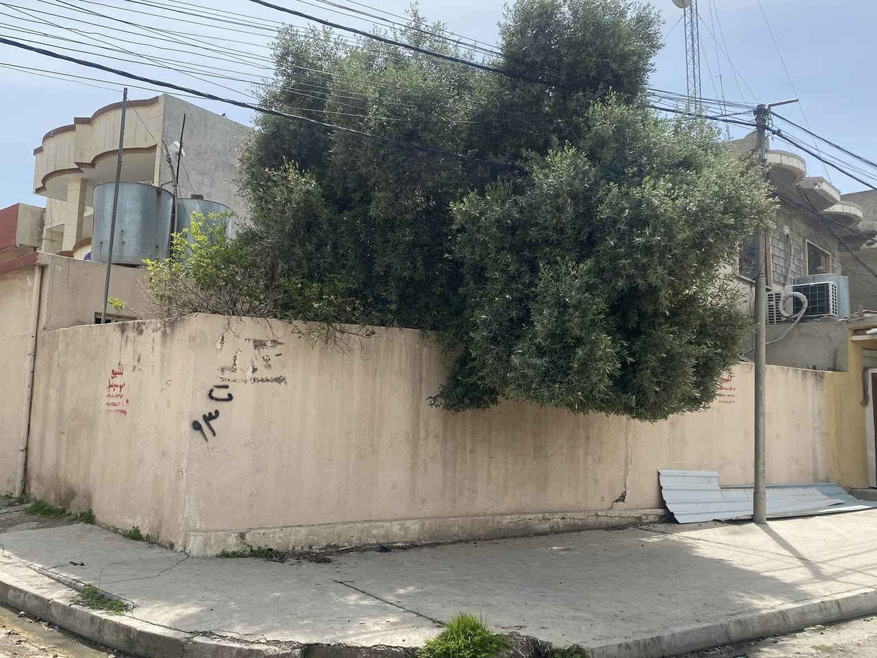 دار للبيع  او للمعارضه  ملك صرف بناء قديم في منطقة الورشان في الجانب الايمن 
مساحه الدار 138  ركن  يحتوي الدار على غرفتين نوم + هول + مطبخ وصحيات واجه الدار 14  الا ربع ❌10 الا ربع 
للاستفسار مراسلة الصفحة او الاتصال على الرقم 
***********
