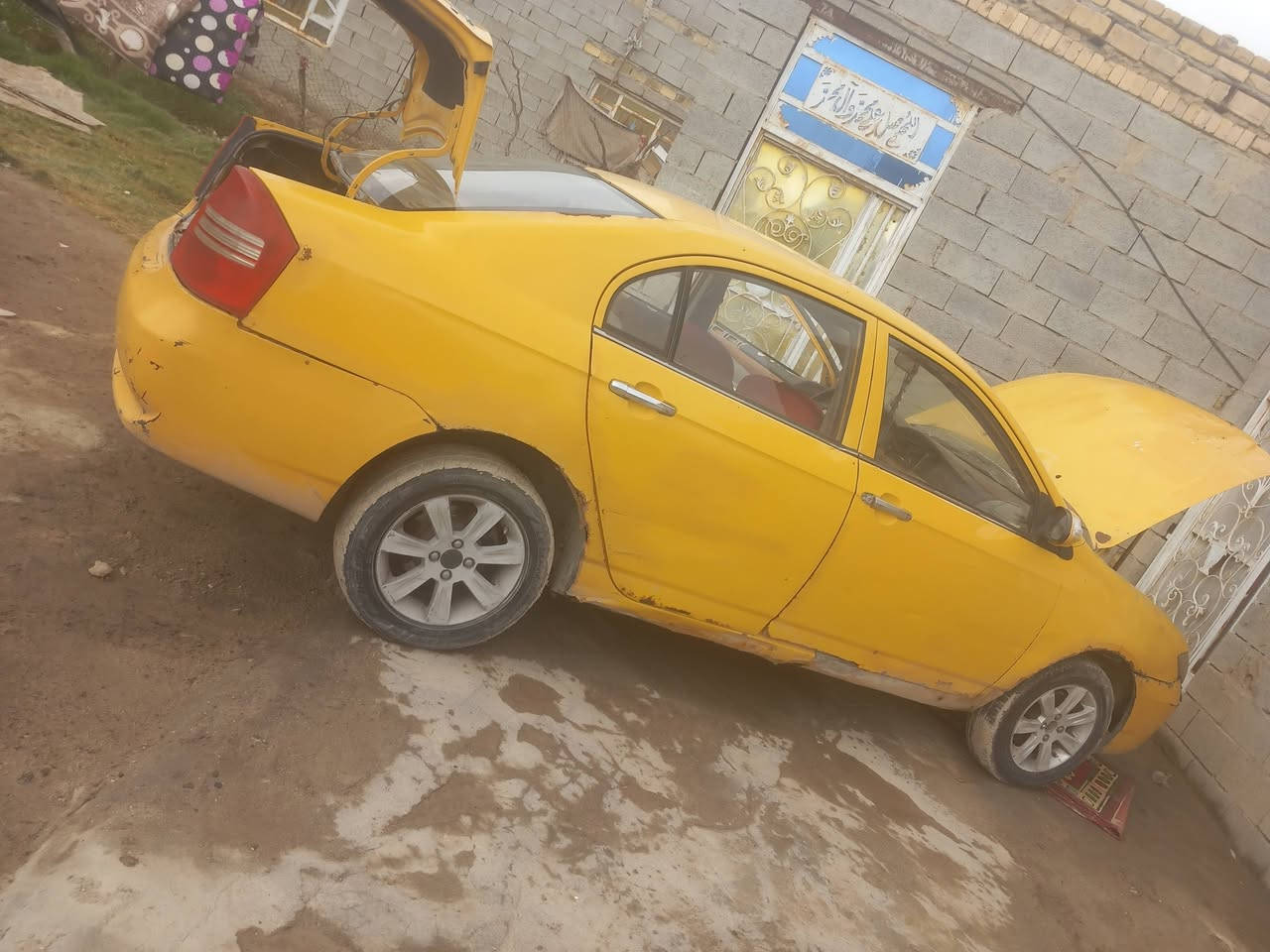 سلام عليكم سياره البيع نيفان موديل2011مكينه وكير وكفولات كورله وتماتيك سنويه منتهيه2016سياره حلوه مال جناي سعر17وبيها مجال رقم الهاتف ***********
