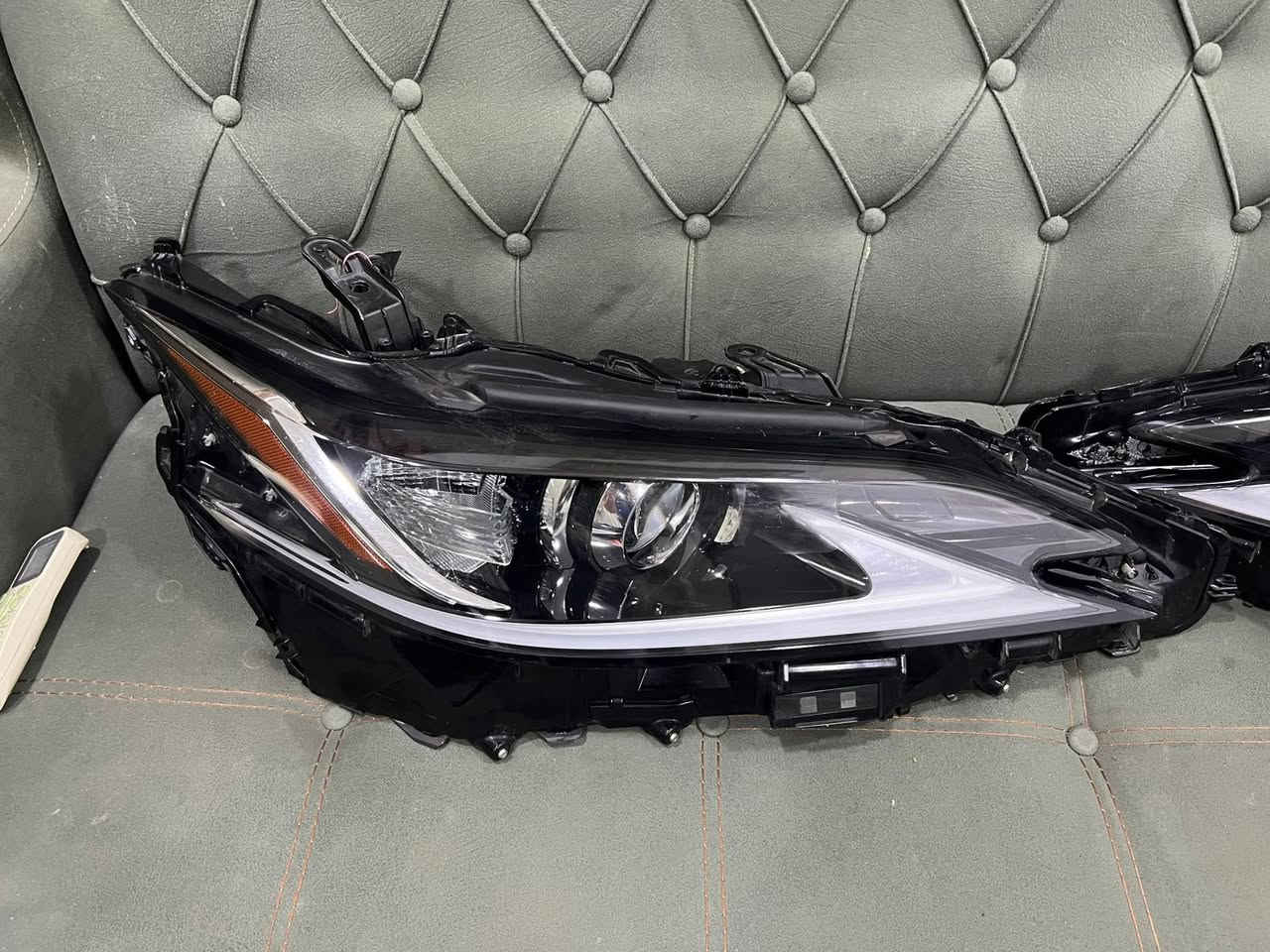 السلام عليكم
لايتات لكزس es اصلي تفصيخ كفاله من الزلغ 

على الفحص

سعر الزوج 650 دولار

للاستفسار ***********
