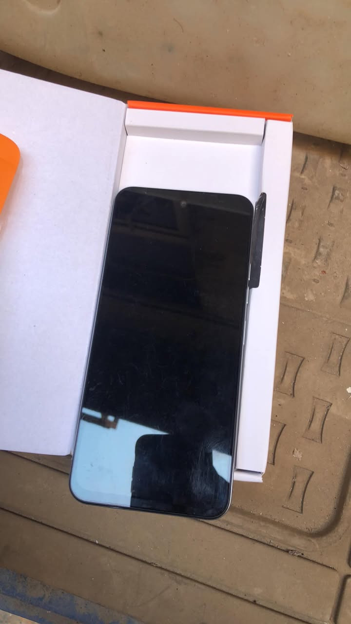 سلام عليكم تليفون مستخدم شي قليل سعر 80 (***********
