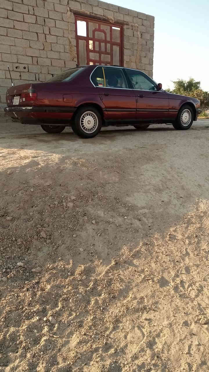 سلام عليكم بي ام موديل ١٩٩٠ سعر ٤٥ وبي مجال محرك وكير فول داخله نضيف ***********
