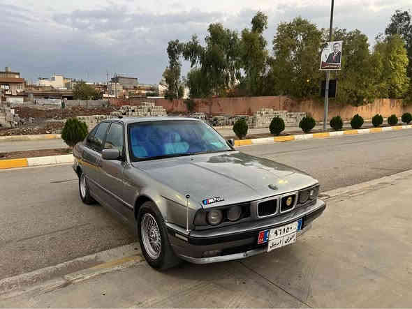 بیئێم مودیل1991
 کراوە بە 1995
 525iبیلاد گێر ئۆتۆماتیک مەکینە کەپس
 گێرو مەکینەو ئەکسل بەشەرت
بۆیاخ عامە بەس چەمپێکی پێشی هەیە لای سەکن 
موسو بڕاوە بەشەرت 
سڵایت چوار جام کارەبا
 دەبڵ ئێرباک پێش پان
 کوشن جلدی سپی
 چوار تایەو ویلی موشەبەکی بیلادی لەژێرە
ڕەقەم هەولێر سەنەوی بەسەرجوە بەشەرتی تحویل  6ورەقە غرامەی لەسەرە دوای معامەلە ئەیگێرمەوە                سعر 51مەجال 
شوێن چەمچەماڵ 
ژ.م ***********
***********
ئەدمین ❤🌹 شمشمل
