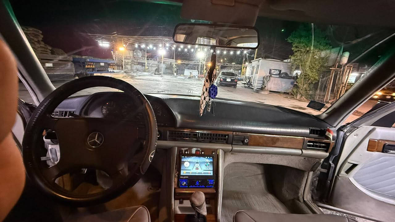 السلام عليكم
اللهم صل على محمد وآل محمد مارسيدس جامبو 300SE موديل 91 فول للبيع السياره جديدة انظف من الصور مصبوغة عام جمالية دواخل جدد كهربائيات شغالة شاشة + كامرة خلفية تبريد شغال كير ومكينة بلاد منظومة بانزين جديدة بدون اي خياس صدر امامي خلفي نظيف بأسمي سنوية هزة جديدة غرامات مصفرة رقم دولي جديد 
 مكاني بغداد السعر90بيع أو مراوس حسب القناعه
الاستفسار ‭***********
