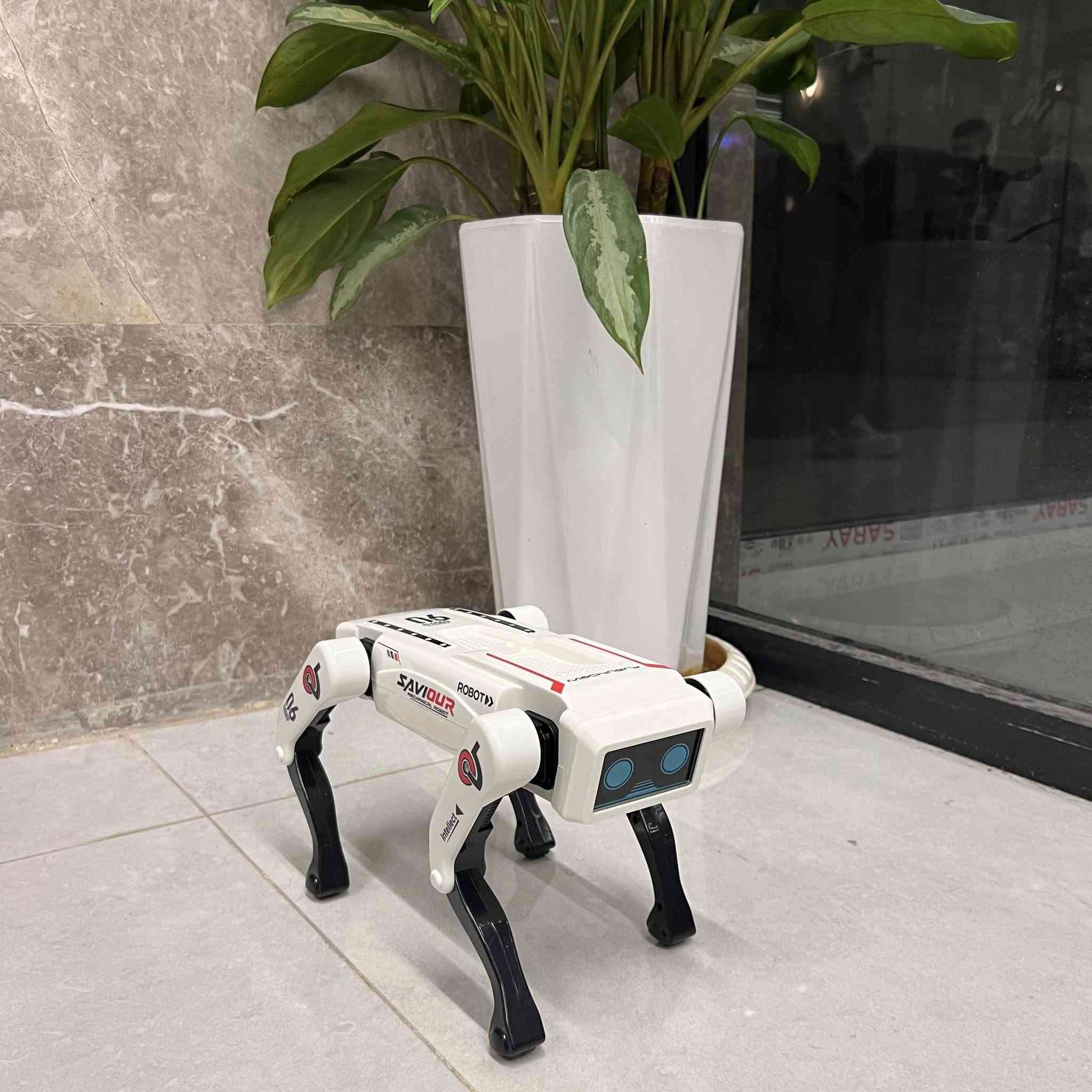 روبوت الكلب الذكي AI ROBOT – تحكم عن بُعد 2.4GHz مع أوامر صوتية

روبوت كلب تفاعلي يعمل بالتحكم عن بُعد بتقنية 2.4GHz، مصمم للحركة واللعب وتنفيذ أوامر متعددة مع إضاءة وموسيقى.

 • يعمل بتحكم عن بُعد بتردد 2.4GHz لسهولة التحكم بالحركات.
 
• يدعم الأوامر الصوتية (Voice Control) والتفاعل المباشر.
 
• مزود بخاصية البرمجة لتنفيذ الحركات حسب تسلسل الأوامر.
 
• حركات متعددة مثل: التقدم للأمام، الالتفاف، الجلوس، النهوض، والانحناء.
 
• يحتوي على موسيقى، رقصات ديناميكية، وإضاءة جذابة.
 
• يدعم وضع الدورية التلقائية (Auto Patrol) ووضع الاستعراض (Stunt).

 • ريموت كنترول 2.4GHz
 • تحكم صوتي
 • الفئة العمرية: 8 سنوات فأكثر
 • الروبوت: بطارية ليثيوم قابلة لإعادة الشحن 3.7V 
 • الريموت: 2 × بطارية AA 1.5V

الملحقات:
 • جهاز تحكم عن بُعد
 • بطارية ليثيوم قابلة لإعادة الشحن 3.7V
 • كابل شحن.    السعر 55 الف توصيل مجاني


**إذا كنت صاحب هذا الإعلان وتريد حذفه لأي سبب، رجاءا أرسل رسالة إلى الدعم الفني**