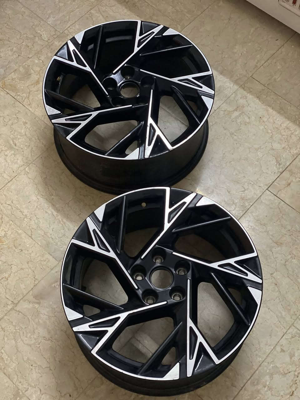 شباب عندي غراض كي فايف موديل 25للبيع
 للاتصال على الرقم ***********
