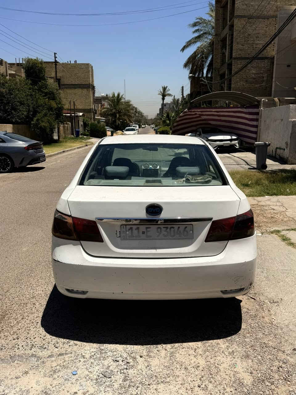 للبيع: BYD G3 موديل 2013 
السيارة  رقمها بغداد جديد 
باسمي تحويل ثاني يوم 
المواصفات:
بصمة تشغيل وأبواب.
فتحة سقف (طكتين).
كشنات جلد بلادي.
تحكم ستيرن.
تخم تاير جديد 
حداديه كامله 
سياره جاهزه 
حساسات خلفية بلادية + إشارات بالمرايا.
تخم تايرات جديد.
المحرك خير من الله 
 والكير مابي شي 
 والتبريد يرادله صيانه وغاز
بيها 3 قطع بنيد وجاملغ وباب   بدون دواخل 
الشراي يجي و يشوف و يدلل 

عامريه شارع العمل الشعبي 
***********السعر:45 ورقة وبيها مجال]
