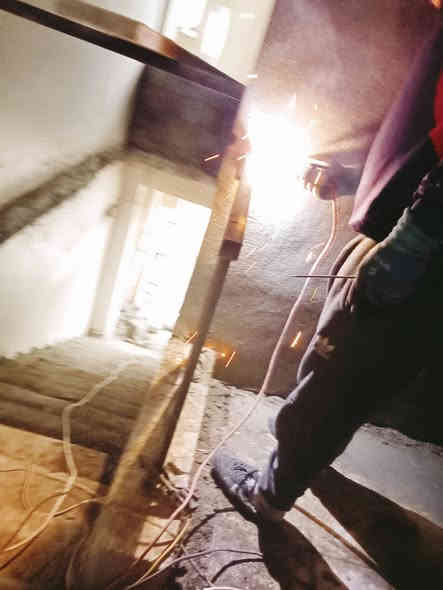 حداده متنقله داخل كركوك اتصل ونجيك للباب خلال دقائق إن شاء الله *********** شعندك ج  لحيم كص تفصال قمريه سقيفه باب محجل درج الواح طاقه شمسية كل ما يخص الحداده اتصل وهذا جزء من عملنه والحمدلله للستفار خاص أو اتصل ع واتساب *********** وحياكم الله
