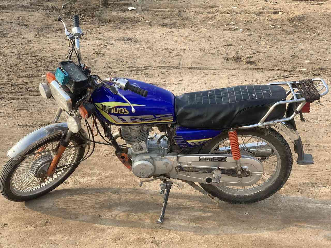 سلام عليكم شباب دراجه ارشه موديل 18 اوراق سعر 650 او بيها مجال ..هذه الرقم ***********
