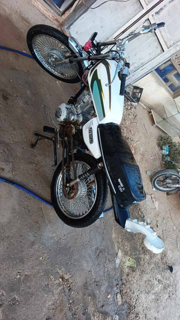 دراجه خمس كير للبيع كلك كلك الدراجه شوفت عينك حلوه ونضيفه وشلعه فول سعره 275 وبيه مجال ‏‪***********‬‏
