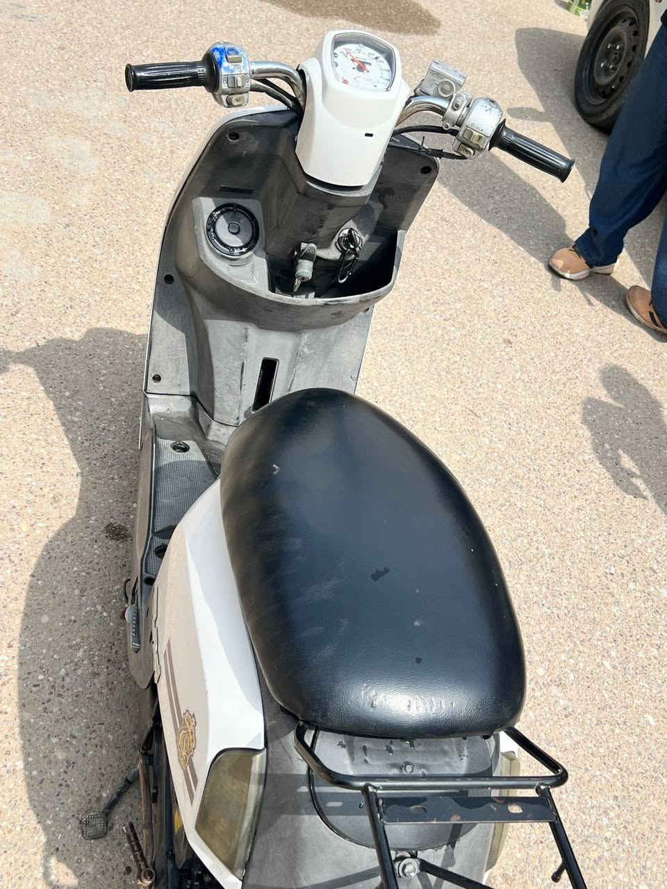 السلام عليكم بوليس كابريتر
الدراجه كفاله من ناحيه المحرك 
ما مفتوح شرطط الفحص تشوف بعينك 
شلعه ومعدل كلش حلوة النعومه الف
السعر 750  وبيهه مجال او مراوس ب سكنس او ماكس حسب نظافه  التواصل خاص او ***********
