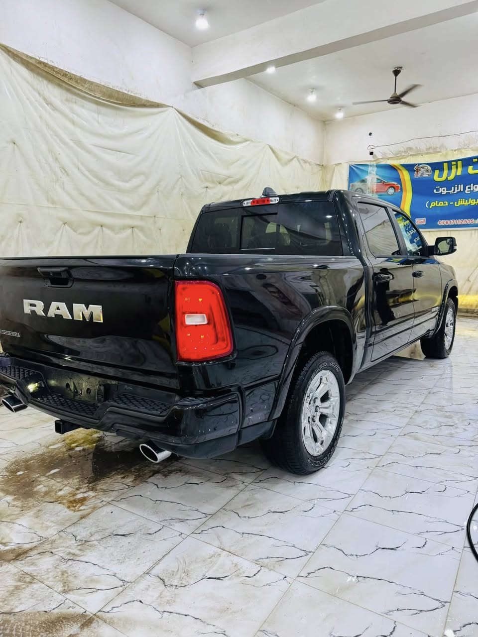 السلام عليكم دوج  رام  مديل  ٢٠٢٥ لون اسود  ماشيه  ٥ تالاف  حادث  داير  التاير  الخلفي سياره  وضع  الشركه  مواصفات  موضحه  بلصور  السياره  حره  بدون  رقم  تترقم  جميع المحافضات  حسب  رغبت  المشتري  منفيسه  باسمي  مكان السيارناصريه مركز المدينه  بيع او مراوس  السعر ٣٩٥ ورقه   حجم  المحرك  ٦ سلندر  2  تيربو ارغب  محرك  اجى  بل ٢٥ للستفسار اكثر الاتصال عل الرقم *********** موجود وتساب
