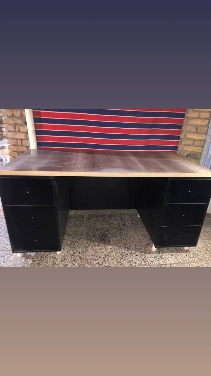 ميز مكتب تزكام جديد مامستخدم ابد الاستفسار على رقم 
***********
