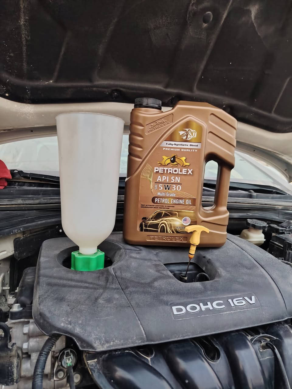 لماذا يجب عليك استخدام زيت تخليقي ؟

تحتوي الزيوت التخليقية على زيوت أساس أنقي من تلك المستخدمة في الزيوت المعدنية التقليدية، مما يوفر لك حماية وأداء فائقين. لقد تم تصميم الزيوت التخليقية لتوفير حماية أكبر للمحرك وضد درجات الحرارة المرتفعة، وهما عاملان قد يتسببان في انهيار الزيت وأن يكون أقل فعالية

زيوت بترولكس واحدة من تلك الزيوت التخليقية التي تساعد على حماية محرك سيارتك

تجدونه لدى عبدالرحمن لتبديل الزيوت والفلاتر العالميه
ديالى بعقوبه
***********
***********
