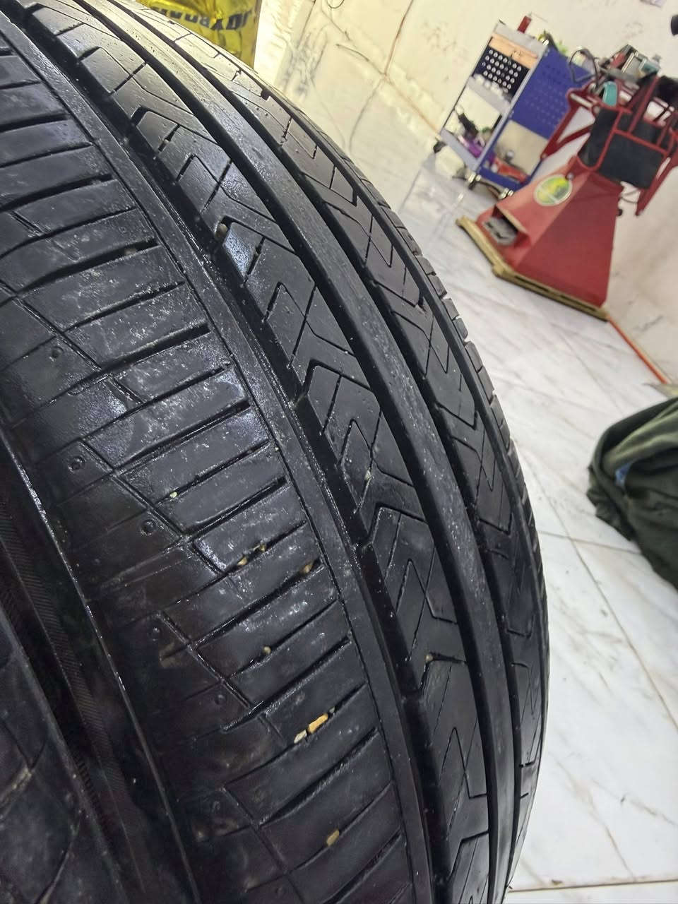 عندي ٣ تايرات بلدي كورلا هايبرد صيني ماركة hankook نظيفات حيل سياره ماشي ٦ الف كم طك عندي تك تاير بدلت ٤ طخم علمود نقشه و هذني دابيعها ابشرط لوك لوك مكاني كركوك سعر ١٢٥ الف بيه مجال ***********
