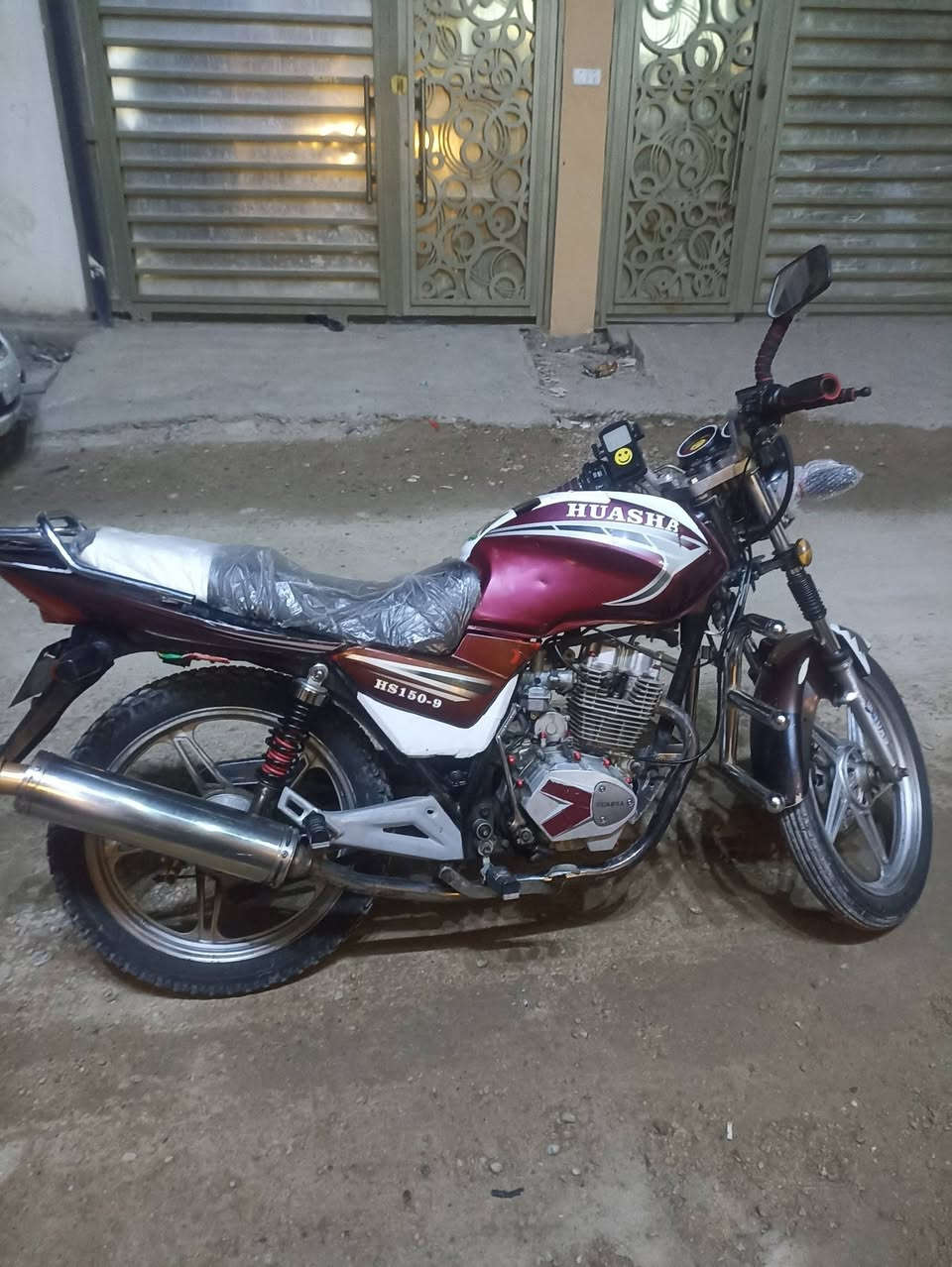 السلام عليكم من رخصه الادمن دراجه للبيع نوع هيوشه 2017 بيها اوراق كامله كل نقص مابيها محرك نضيف كهربائيات كلها شغاله لايت عالي ناصيف زنون مكاني الرمادي الحوز للاستفسار ***********7
