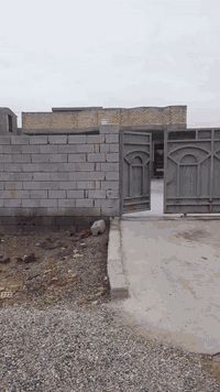 بيت للبيع تقاطع النهروان مقبيل بانزين خانه الخنساء   علئ الشارع الف مت...