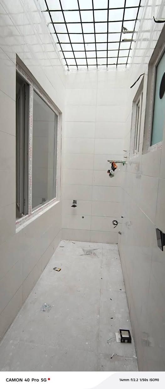 ‏                                      ﷽
                 🏢 خانوو بۆ فرۆشتن 🏢

‏ ‎🔺#کۆدی_ژمارە : 1108
📍#مامۆستایان

📍#ناونیشان :-  مامۆستایان، نزیک مزگەوتی شافیعی 

‏‌‎🅰️ #ڕووبەر :- ـ   170 مەتر

🌗 #پێشی :-  ـ  8,5 مەتر

🚧 #شەقام :-  10 مەتری

🔶#ڕووی :-  ئەزمەڕ

      
📮 تێبینی :-  خانووێکی 172 مەتری دوو قات لە گەڕەکی مامۆستایان بۆ فرۆشتن، خانووەکە پێکدێت لە دوو نهۆم بۆ دوو ماڵی جیا دەبێت، خانووەکە تازەیه و کەسێ تێنەچووە، سیستەمی شۆڤاژ، دەکتی موبەریدە و سەقفی مەغریبی و لایتی لینەری تێدا بەکارهاتووە نەخشەی هەردوو قاتەکە وەک یەکە و پێکدێت لە، هۆڵ و میوان، مەتبەخ سارد و گەرم، موشتەمەلات و سێ ژووری نوستن لە هەر قاتێکی خانووەکەدا.  
...............................
بۆ زانینی نرخی ئەم خانووە ژمارە (1) لە کۆمێنت دابنێ 
ڤیدیۆی خانووەکە لە تیکتۆی نوسینگەی بەرهەم بەردەستە لە کۆمێنت لینکەکەی دانراوە
................................

‏‌🔸 بۆ زانیاری زیاتر دەتوانن پەیوەندی بکەن :- 
مامۆستا بەرهەم :   *********** 
کاک بەهمەن :         *********** 
.....................
ناونیشانی نوسینگە: سلێمانی تازە،  خوار مزگەوتی ئەبوبەکری صدیق ،جادەی قەنات،فەرعی بەرامبەر دارەسوتاوەکە
..................
تۆی بەڕێز هەر موڵکێکت هەیە دەتەوێت بیفرۆشیت یان بە کرێی بدەیت  دەتوانیت بۆمان بنێری و بێ بەرامبەر بۆت بڵاو دەکەینەوە
