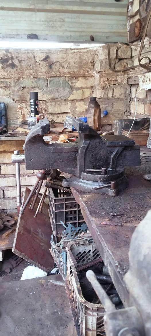 سلام عليكم منكنه لبيع قديمه
تفتح 16سانتيم 
عرض فج 15سانتيم 
*********** بي واتساب
