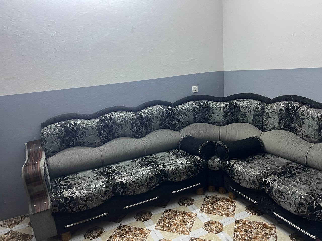 ديوان فصال جديد 8 امتار زاوية عدد 2 ب 600 الف موقع حي البكر قرب جامع البديع 

*********** زين
*********** كورك
