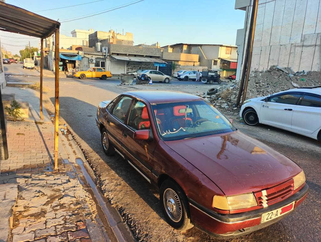 فكترا موديل 1991 محرك 16قايش عريض بي خيط تبخير دفتر بانزين بدون ضربة صبغ عام جمالية فقط تبديل بدنة.مكان السيارة كركوك . سعر 38 وبي مجال بسيط.للستفسار *********** كركوك, العراق
