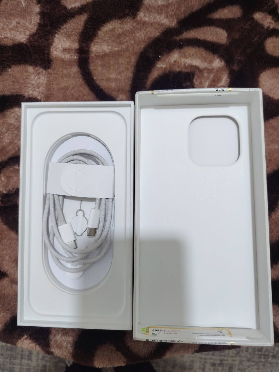 سلام عليكم عندي ايفون 16برو ماكس تك سيم شرق اوسط 256 صحراوي بطاريه 100مشحون 225 بعده داخل الظمان بيه ضربه مابينه مكان بغداد سعر 1375الف وبيه مجال *********** شباب مستعجل على بيعته
