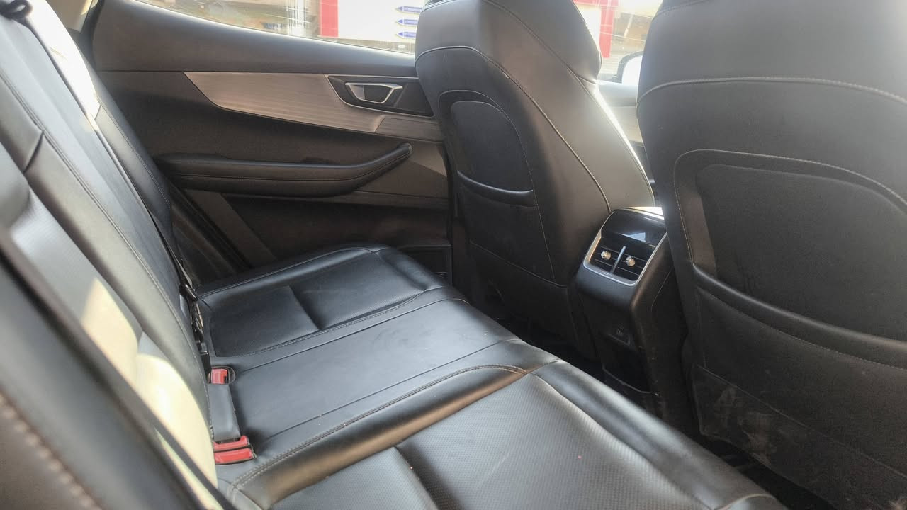 السلام عليكم تيكو فور للبيع سياره جديده بيع مستعجل مطلوبه اليشتري ياخذ صافي لتفاصيل *********** السعر 95 ورقه
