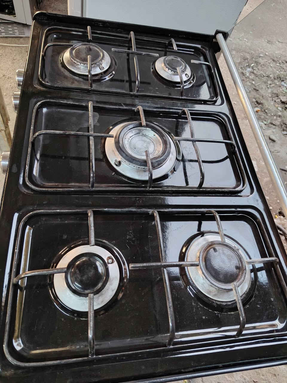 سلا عليكم طباخ ٥مشاعل ابوالكاونتر  بدون فرن شغال سعر ١٠٠الف الشعب حي البساتين ***********
