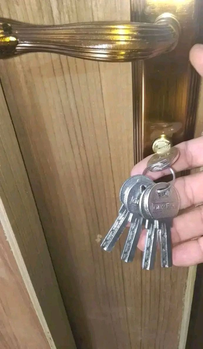 السلام عليكم باب خشب للبيع تسكام جديد مامستخدم مكان نجف بدون جرجوبة عدد 5 سعر الباب 100 وبي مجال بسيط


**إذا كنت صاحب هذا الإعلان وتريد حذفه لأي سبب، رجاءا أرسل رسالة إلى الدعم الفني**