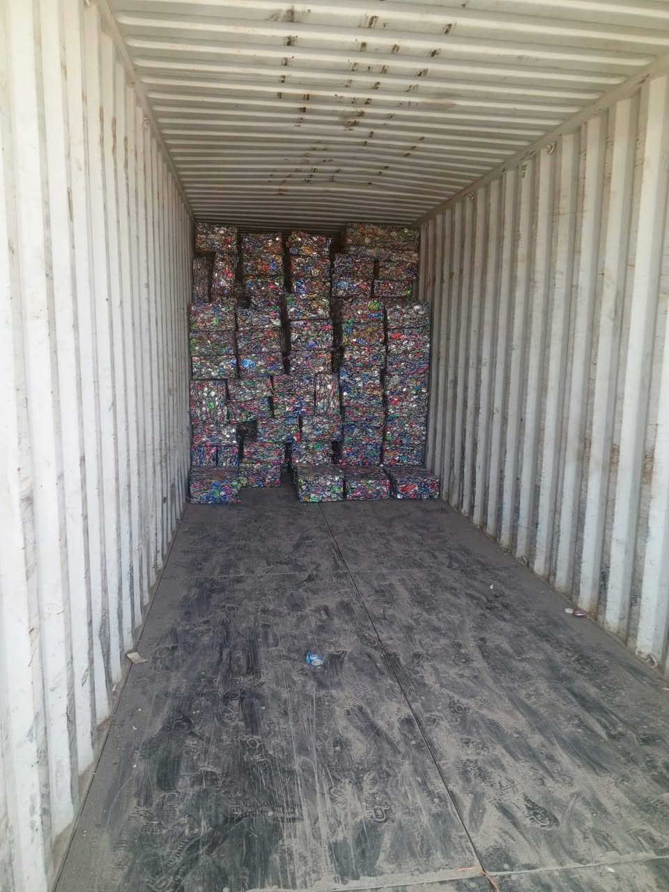 جوكه عمال تحميل حاويات اسباع حسب الكميه قديمين بشغله ***********بغداد فقط
