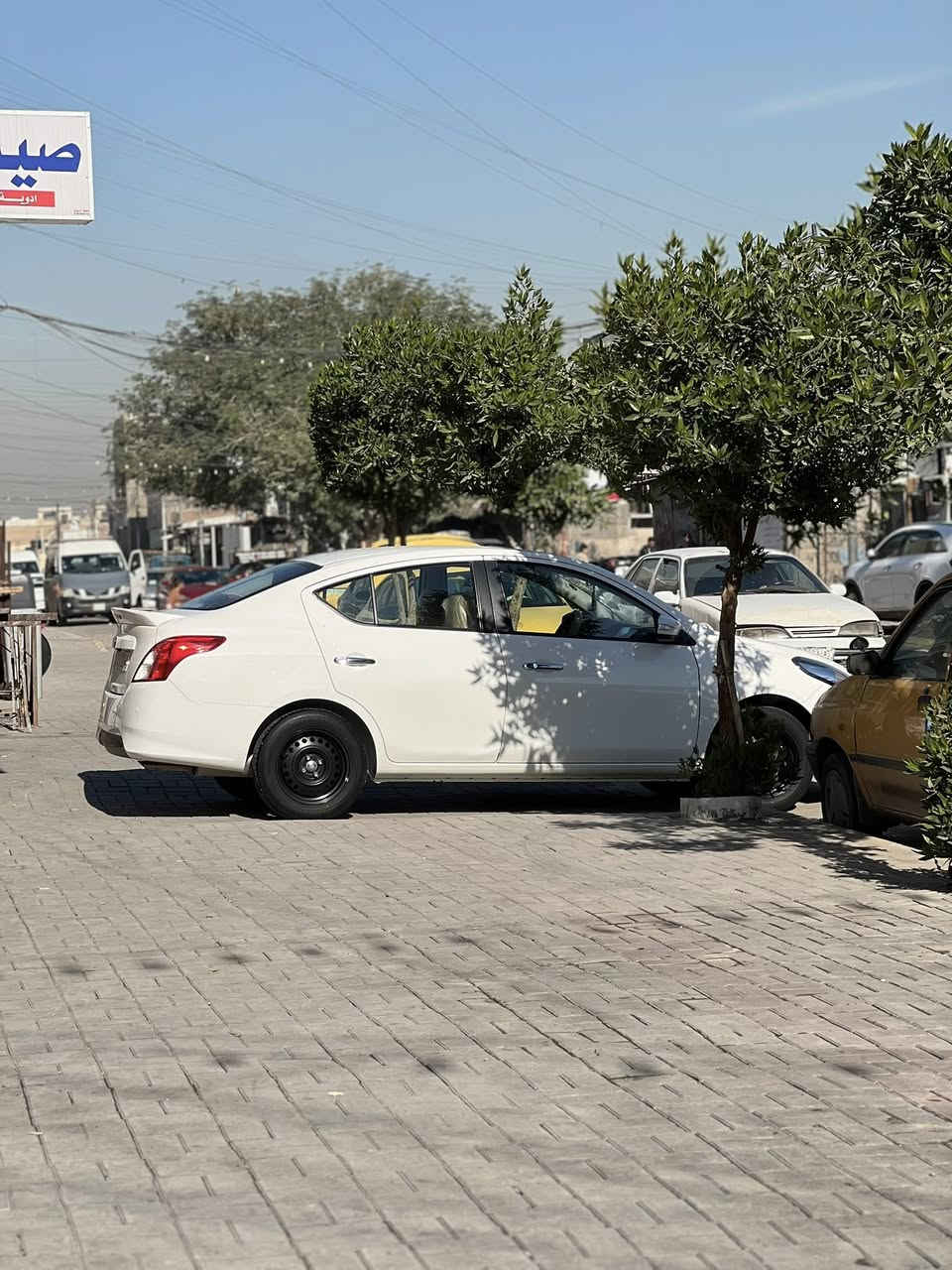 السلام عليكم للبيع نيسان سني 2025 السياره ماشيه 10الاف السياره استخدام شخصي على أيدي السياره مناقصها شي السياره رقم أربيل بأسمي حصراً تحويل مباشر 
ملاحضه:السياره بيها رصعه ب الباب الخلفي 
مكان السياره بغداد الدوره
الاستفسار ***********
