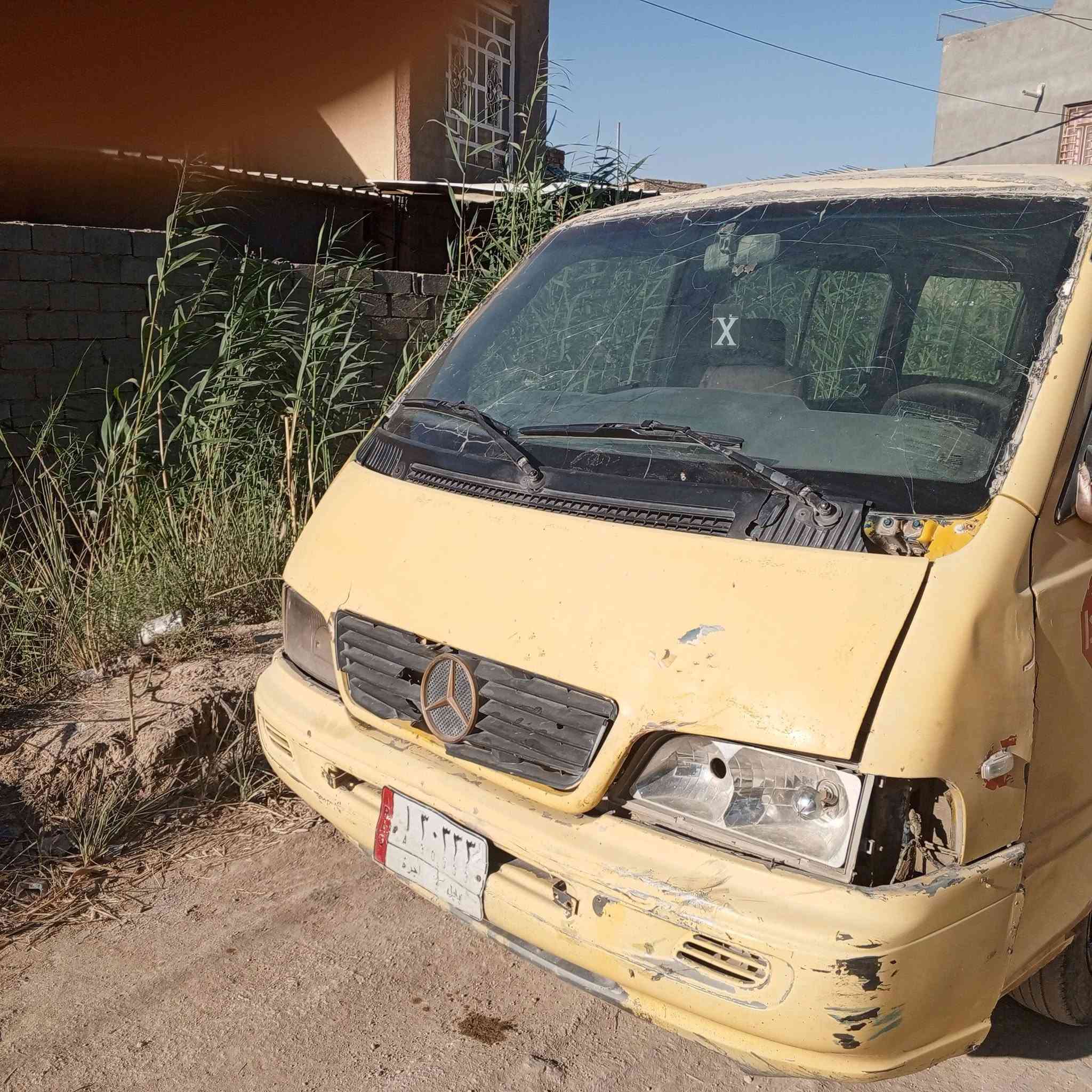 سياره للبيع موديل 96
عليها غرامات مليون 
سعرها  18ورقه 
***********
