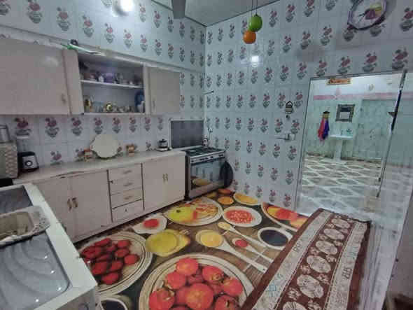 السلام عليكم
مشتمل مساحته ١٠٠ م مربع  طابقين ثلاث غرف نوم استقبال هول مطبخ سيرميك مجاري كامله ومرقم من قبل البلديه العنوان حي الحكيم نزله عميد جادر  يبعد عن الشارع العام ٧٠٠ متر قرب المختار
السعر ٤٥ مليون  للاتصال***********
