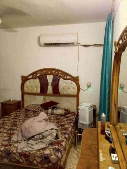 بيت للبيع طابو صرف مساحه 100متر طابق ونص بي يوجد في غرفيتن واستقبال ومطبخ وخدمات بناء نضيف جدا 🛑🛑العنوان بغداد لامين الثانيه سده جديده قرب ساحه زمن لسعر 120بي مجال 💸💸لتفاوض. لاستفسار اكثر خاص او تصال برقم ***********
