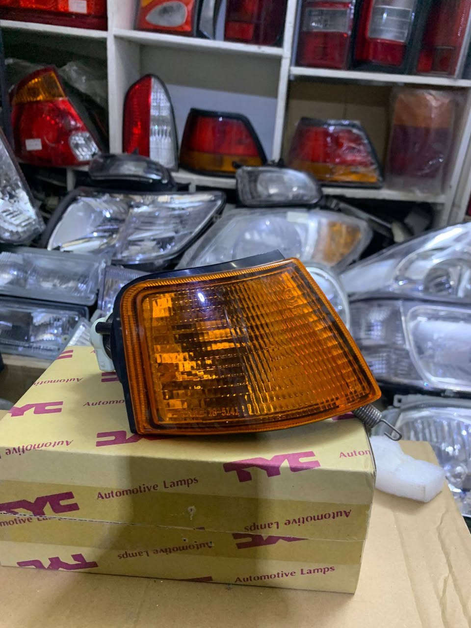 محلات النورس التجارية
يوجد______لدينا
جمله______مفرد
بك لايتات ولايتات وسكنات وبلوجكترات وامرايات جانبيه 
ولبات امرايات مازدات و جامات لايتات

العنوان بغداد السنك
سوق الوزان قيصريه علي دقيقه

سيد علي /***********
