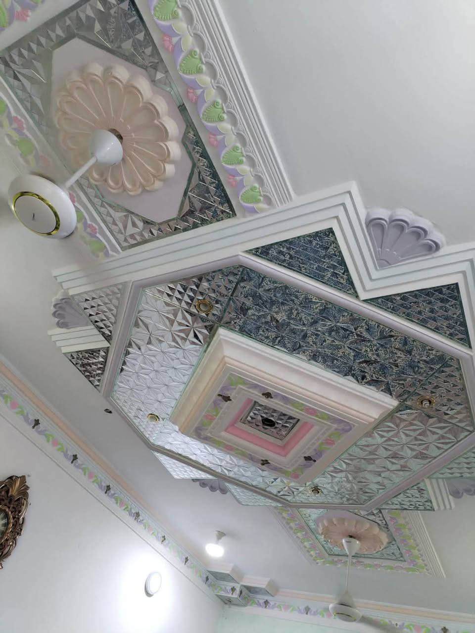 السلام عليكم بيت بل قشلة الزراعي شارع التجنيد القديم المساحة ٢٢٠م تفاصيل الدار الطابق الاول غرفه وصالة وبراني ومطبخ وصحيات داخلية وخارجية وتهوية وحديقة والطابق الثاني يتكون من صالة وغرفة ومخزن للستفسار الاتصال على الرقم *********** أو مراجعة مكتب عقارات الثابت عنوان المكتب السماوه حي ألحكم مجاور مجمع الالماني توتل مقابل متنزه النورين
