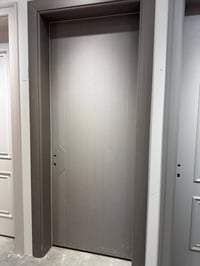 أبواب  مودرن ✨ فخامة التصميم + دقة التنفيذ = لمسة تميز لبيتك 🤎 متوفر ت...