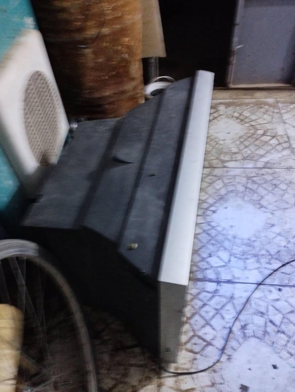 تلفزيون ال جي للبيع كلش نضيف علي الفيس موجود وهاذه رقمي ***********
