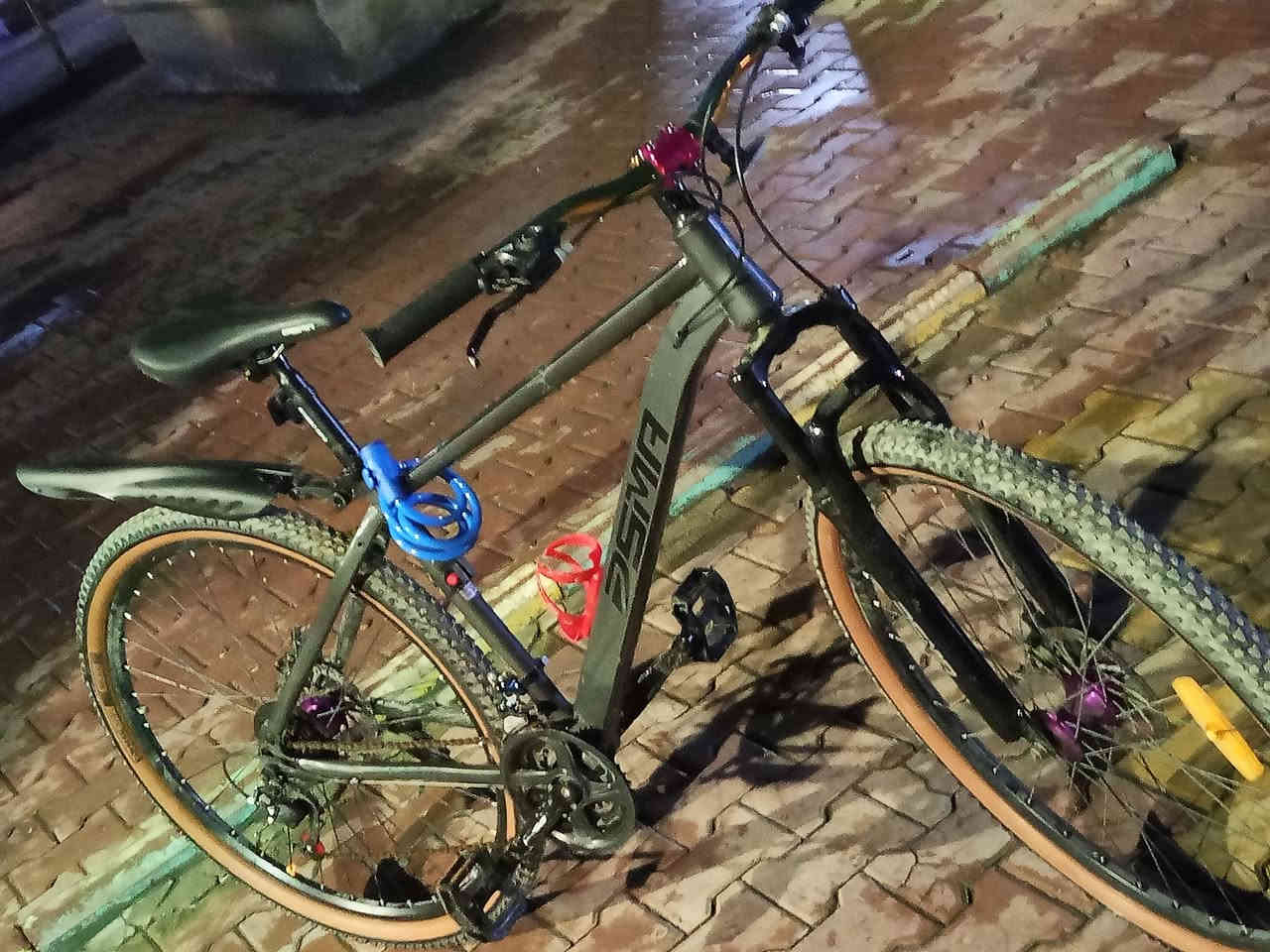 بايسكل رياضي جبلي اوربي حجم 29
مستخدم شهرين فقط 220الف وبي مجال للشراي
المكان الحريه دباش شارع الصحه 
الرقم ***********
