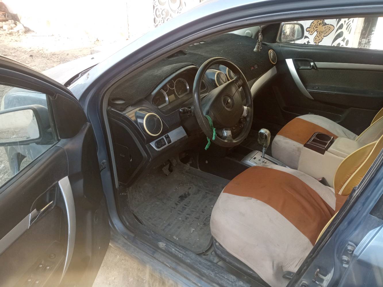 السلام عليكم عندي افيو موديل 7 للبيع محرك وكير كفالة عامة يشهد الله السيارة بس شوية كشرها يرادلة ترتيب باتري جيديد حدادية فول داخلها نضيف سبير اكو عدة كاملة بالجنطة للمعلومه السيارة مطلوبة غرامة 200 الف ينكصن من السعر 